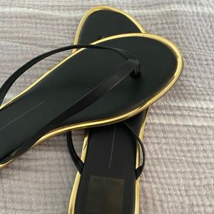 Dolce Vita black gold sandals flip flops size 8
